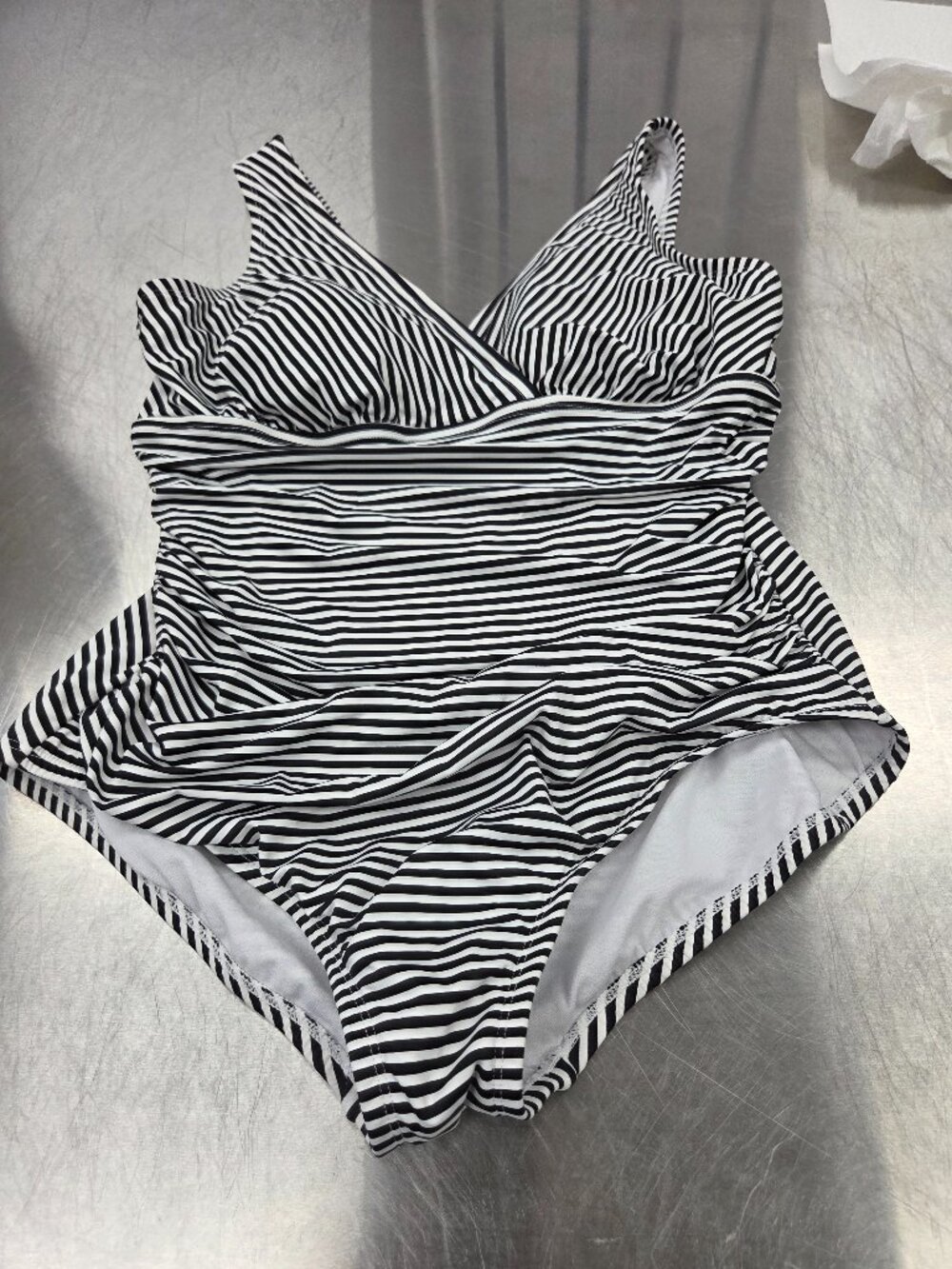 Women's 1X ( 16-18) black and white swimsuit
